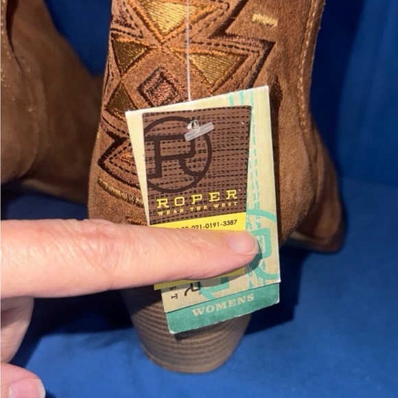 NWT Women’s Size 8 Roper Aztec Suede Brown Ankle Boots - Picture 4 of 7